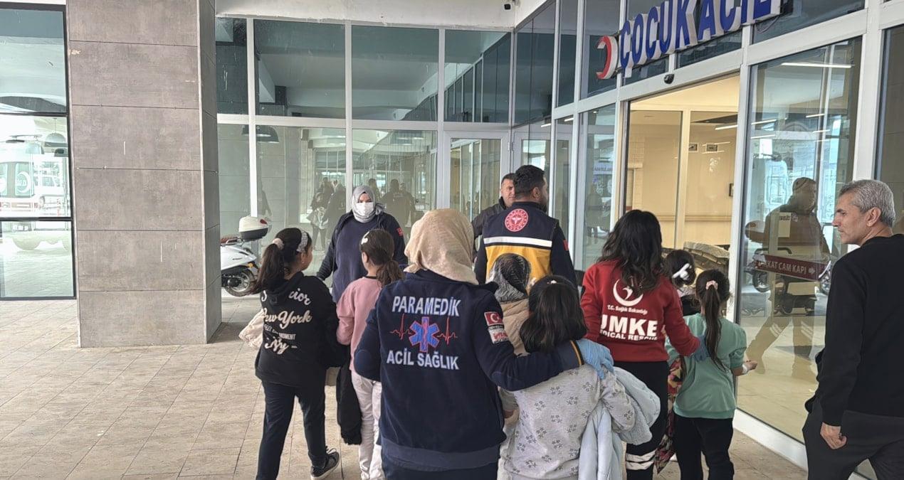 15 öğrenci gıda zehirlenmesi nedeniyle hastaneye kaldırıldı