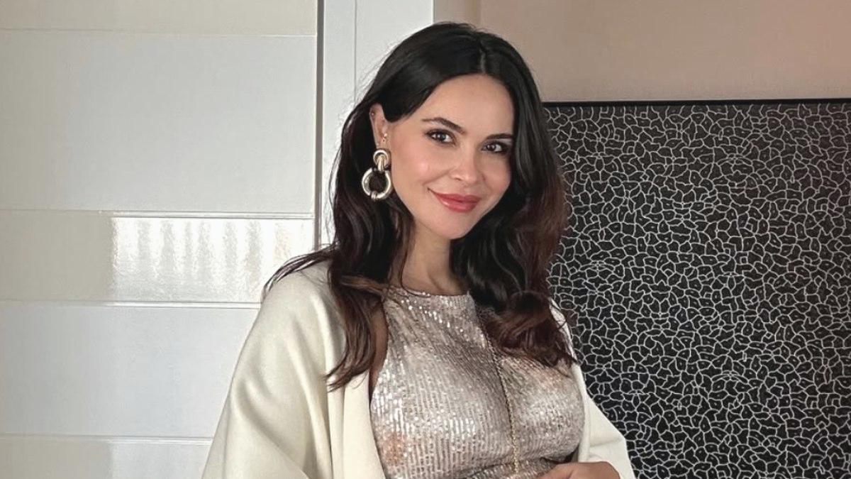 3. kez anne olan Zeynep Sever Demirel küçük kızıyla poz verdi