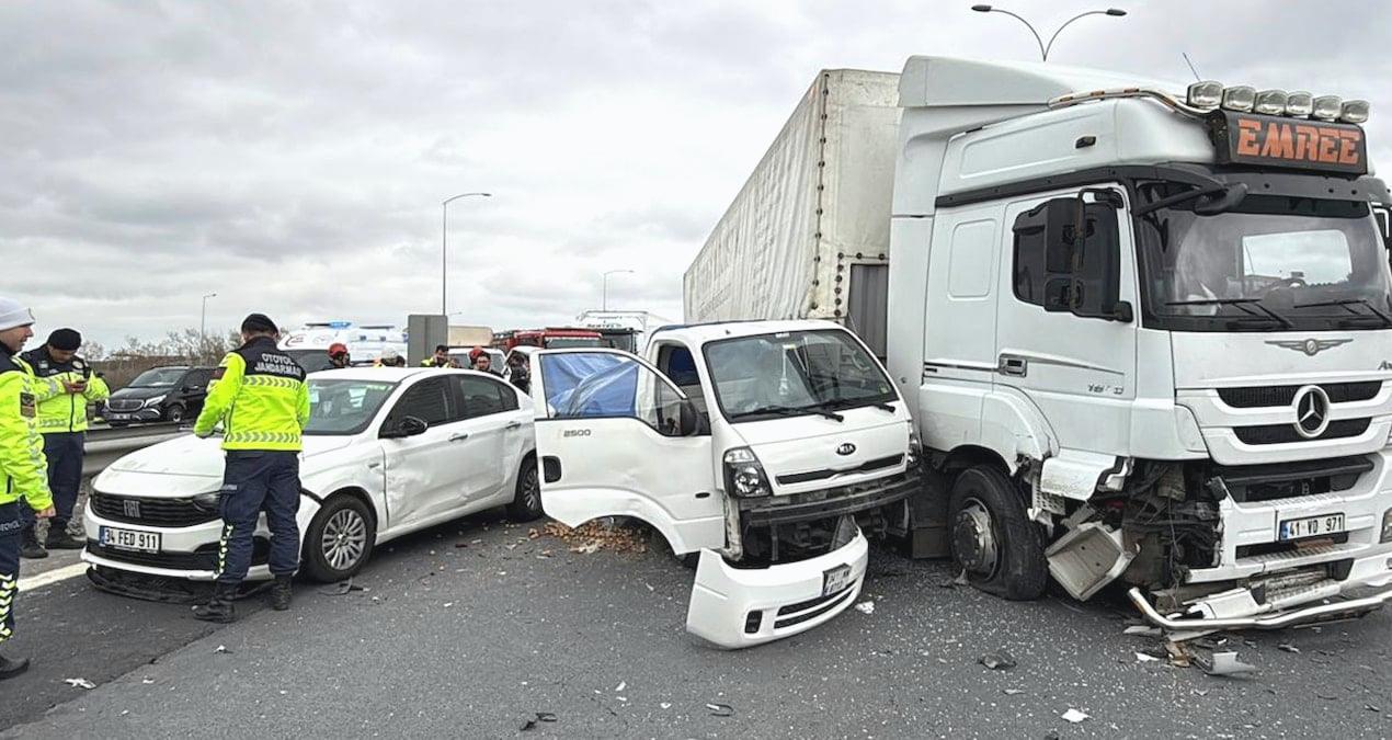 Anadolu Otoyolu zincirleme kaza: Ankara istikameti ulaşıma kapandı!