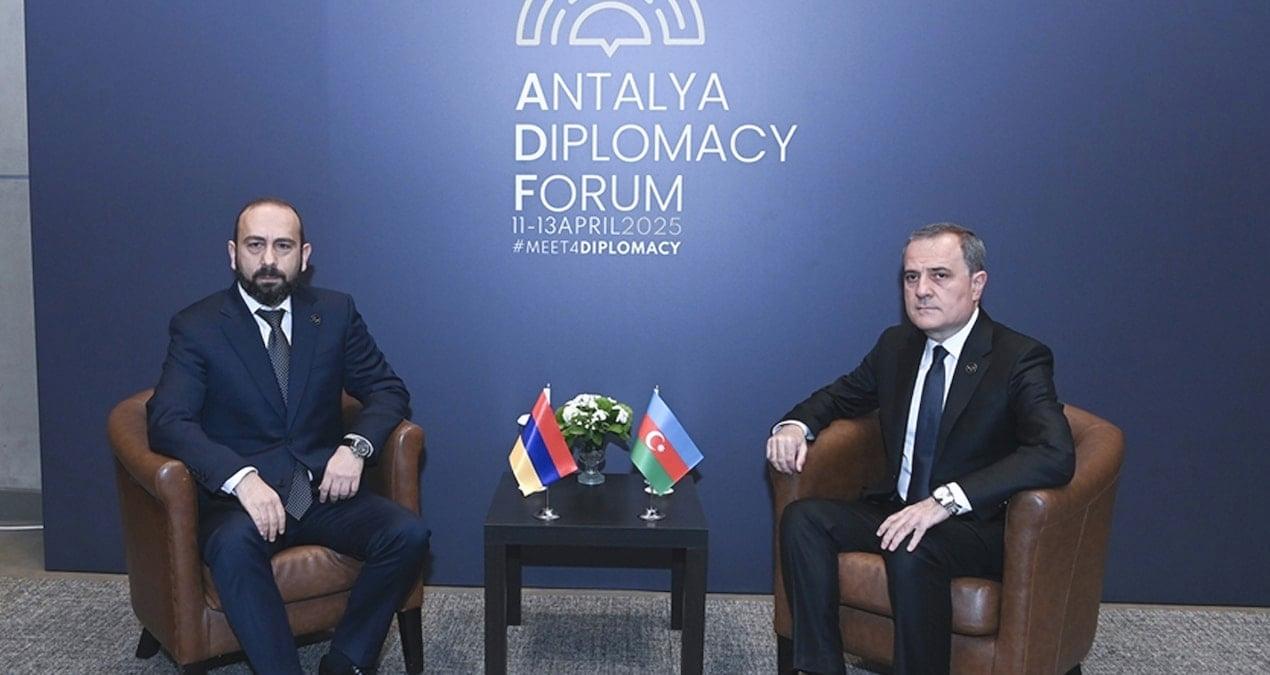 Azerbaycan ve Ermenistan Dışişleri Bakanları Antalya’da görüştü