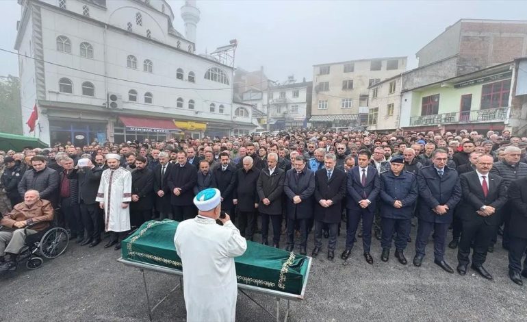 Bakan Uraloğlu Trabzon’da Cenazeye Katıldı