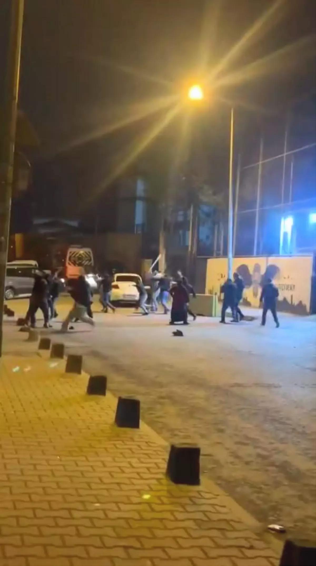 Başakşehir’de Kavga: Polis Merkezi Önünde Meydan Muharebesi