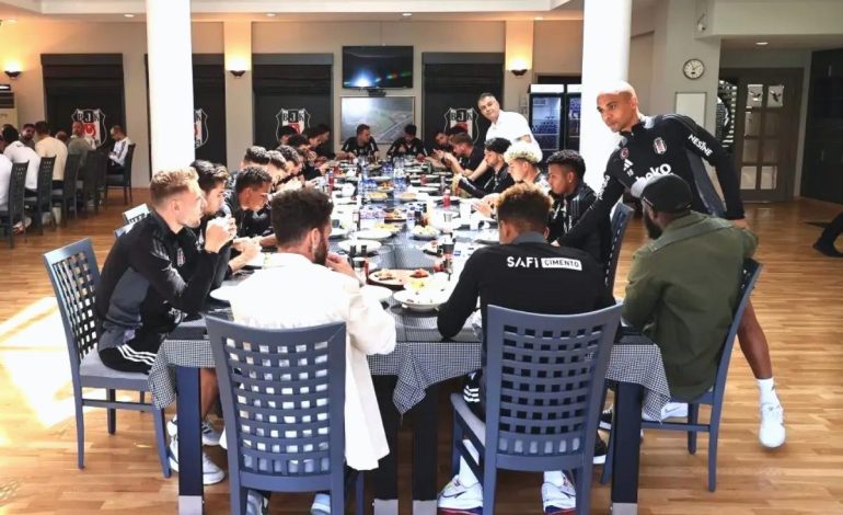 Beşiktaş Yönetimi Takımla Buluştu