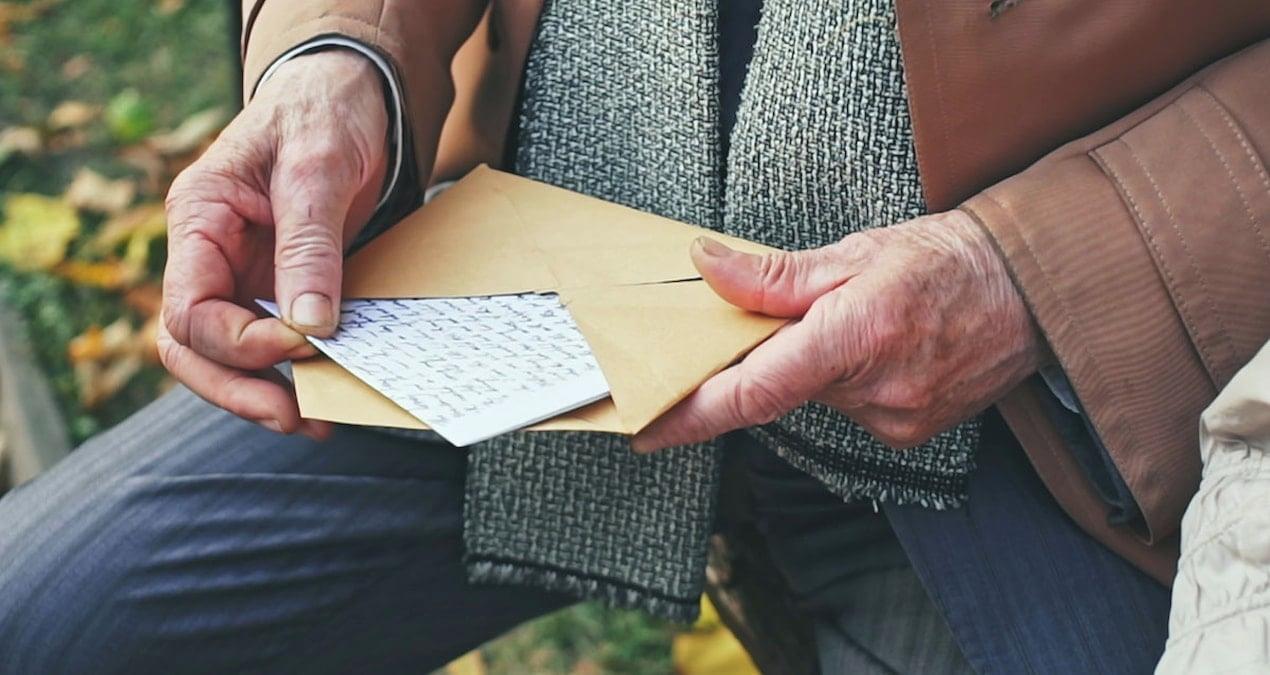 Binlerce kişinin evine mektup gitti: Hepsi hayatta olduğunu kanıtlamaya çalışıyor