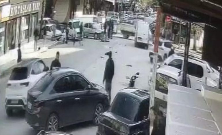 Bursa’da Motosiklet ve Otomobil Çarpıştı: 2 Yaralı