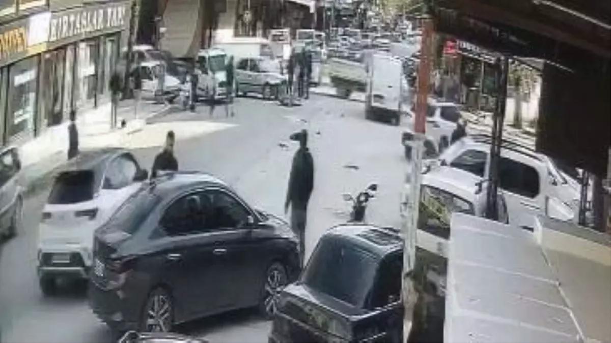 Bursa’da Motosiklet ve Otomobil Çarpıştı: 2 Yaralı