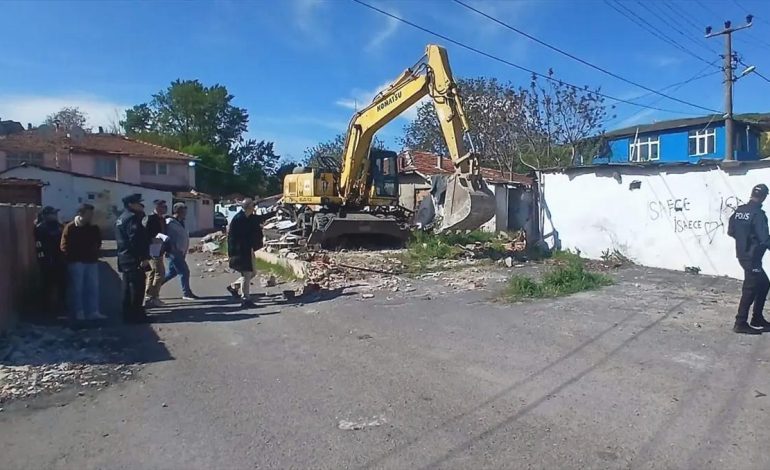 Çorlu’da Uyuşturucu ile Mücadele: 10 Metruk Bina Yıkıldı