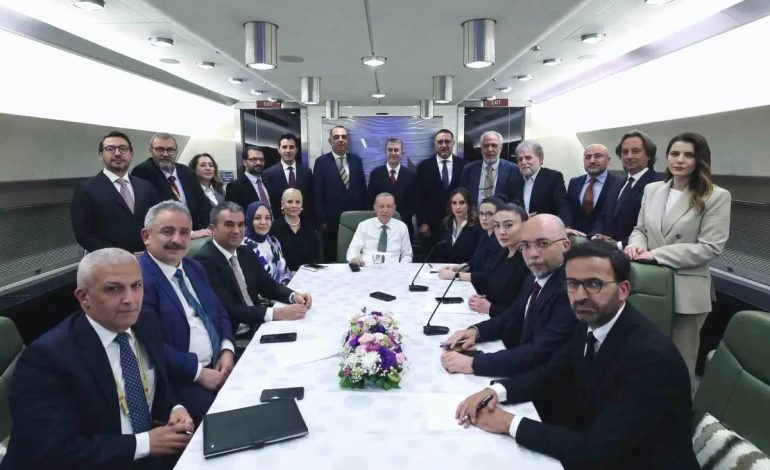 Cumhurbaşkanı Erdoğan: “CHP, millete bantların arkasına yine neyi sakladıklarını, hangi şaibeli işlere giriştiklerini izah etmek zorundadır”