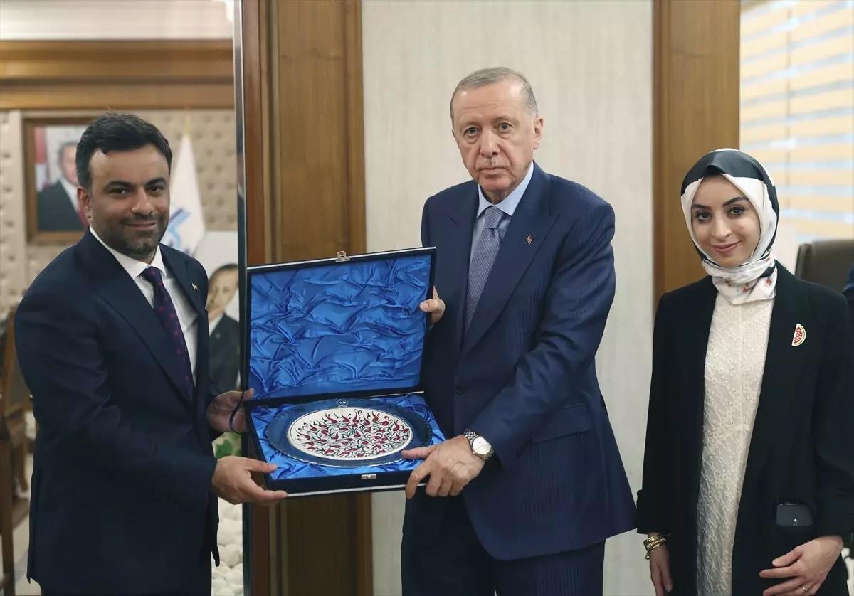 Cumhurbaşkanı Erdoğan’dan açılışı yapılan hastanede hasta ziyareti