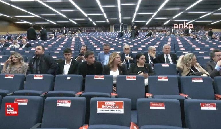 Cumhuriyet Halk Partisi olağanüstü kurultaya gidiyor