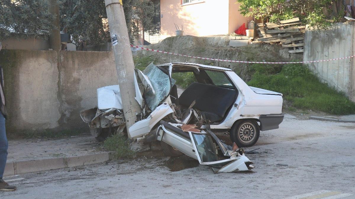 Denizli’de elektrik direğine çarpan sürücü hayatını kaybetti