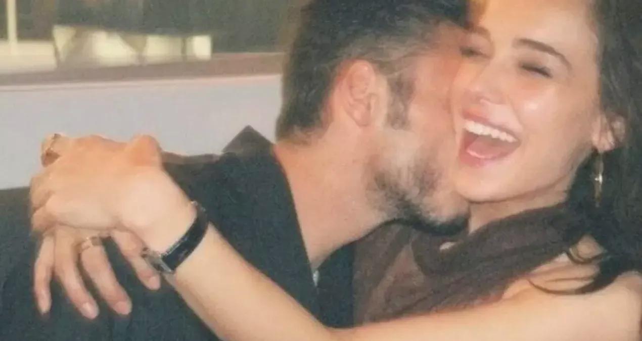 Doğum gününde aşk pozuna beğeni yağdı