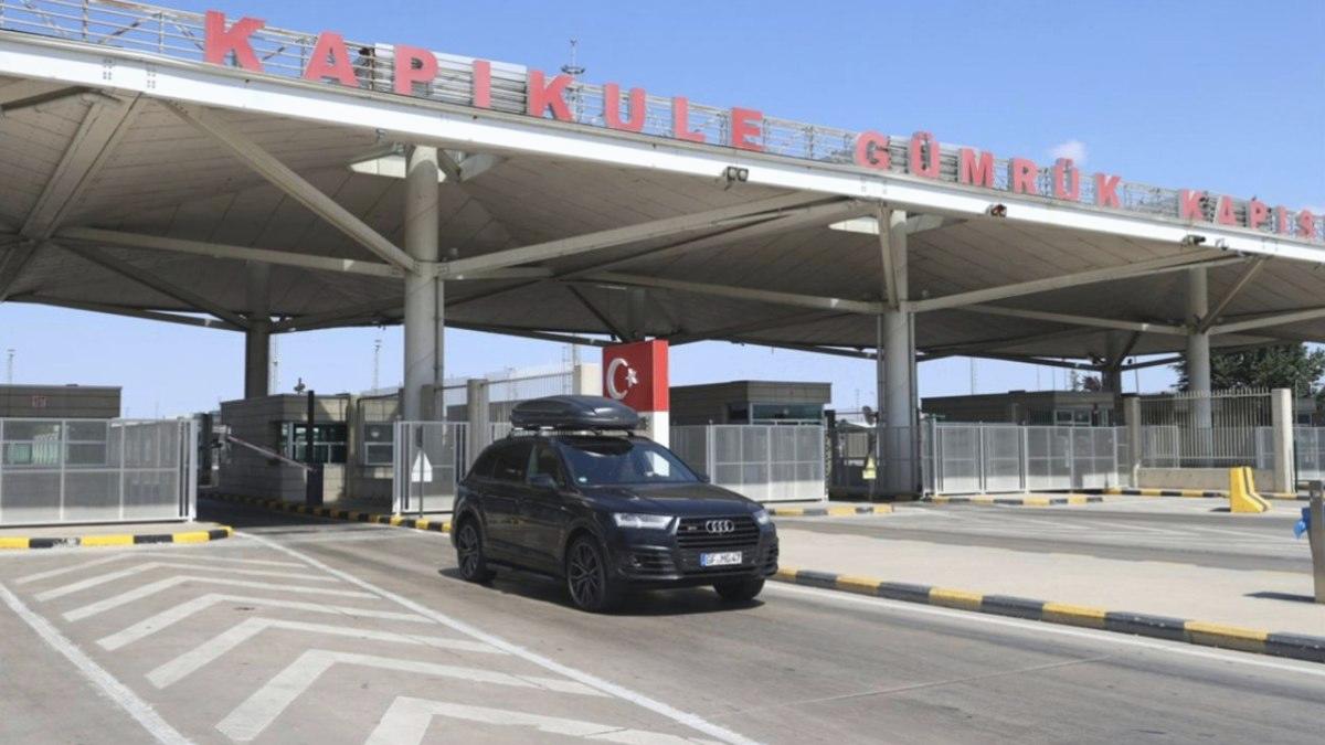 Edirne’deki sınır kapılarından tatil boyunca 404 bin 680 yolcu geçti