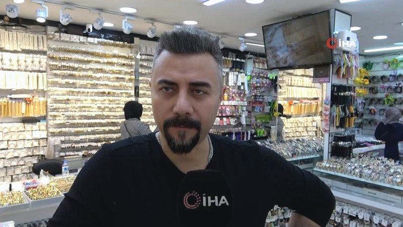 Elazığ’da bir poşet dolusu altını, sahiplerine teslim etti