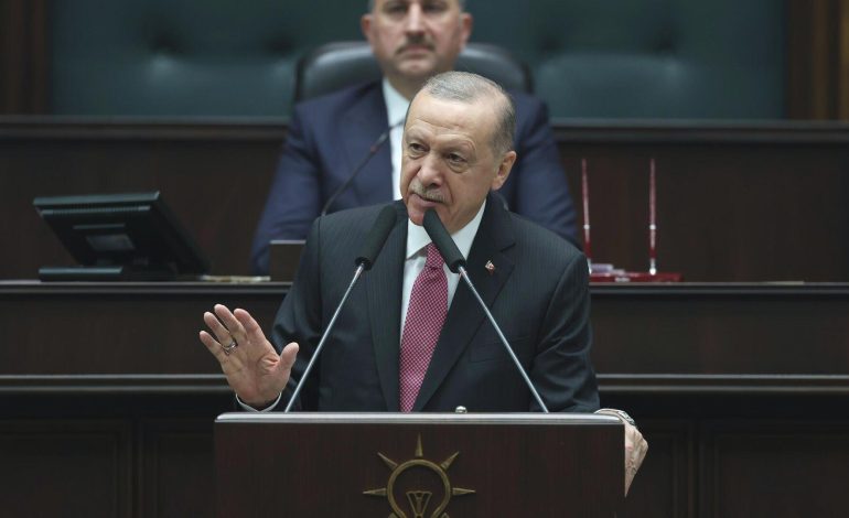 Erdoğan’dan ‘jammer’ tepkisi: ‘Kendi odamda hangi aletler var, bunun hesabını herhalde Özgür Özel’e verecek değilim’