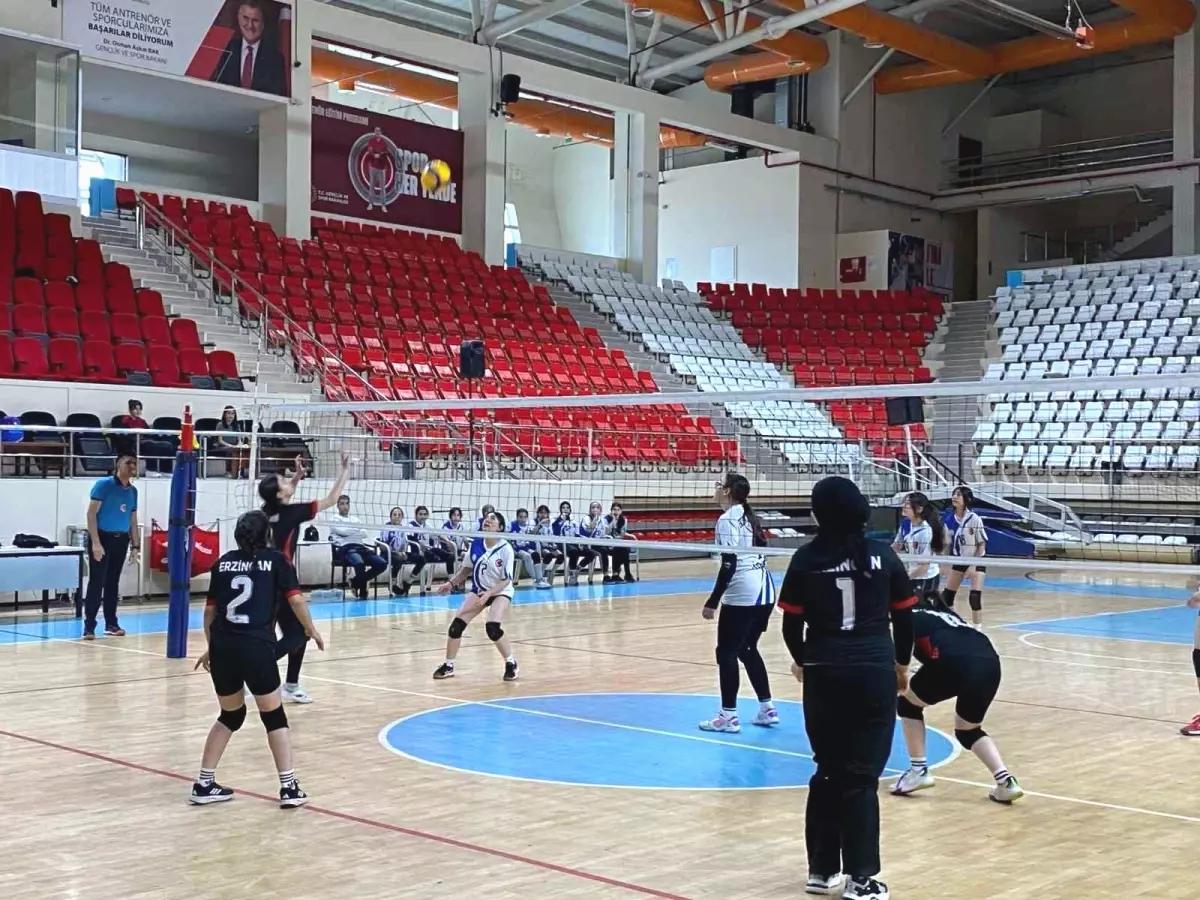 Erzincan’da Voleybol İl Birinciliği Başladı