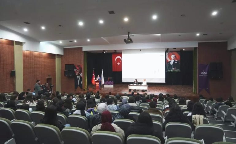 Hemşireliğin Değişim Potansiyeli Sempozyumu Düzenlendi