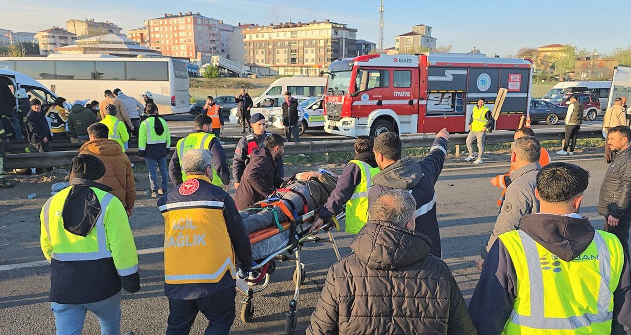 İki işçi servisi çarpıştı! Olay yerine çok sayıda ekip sevk edildi