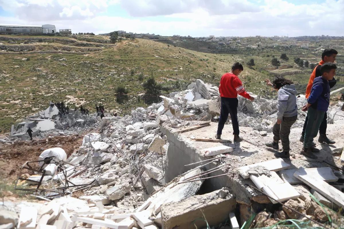 İsrail, El Halil’de Filistinlilere Ait 3 Evi Yıktı