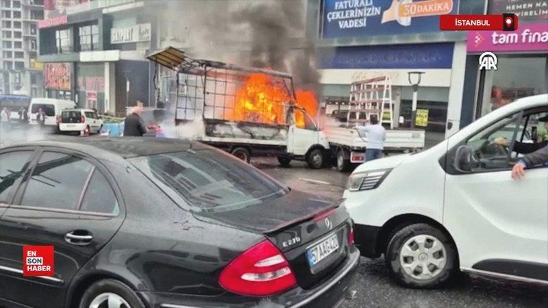 İstanbul’da yanan kamyonette hasar oluştu