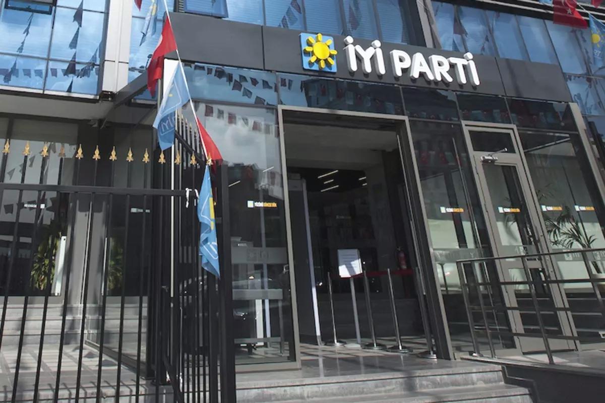 Karacabey Belediye Başkanı Fatih Karabatı, İYİ Parti’den istifa etti