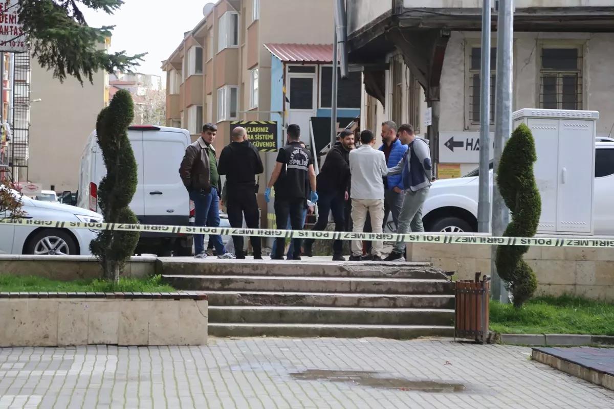 Kastamonu’da apartmanda bulunan el bombası polisi alarma geçirdi