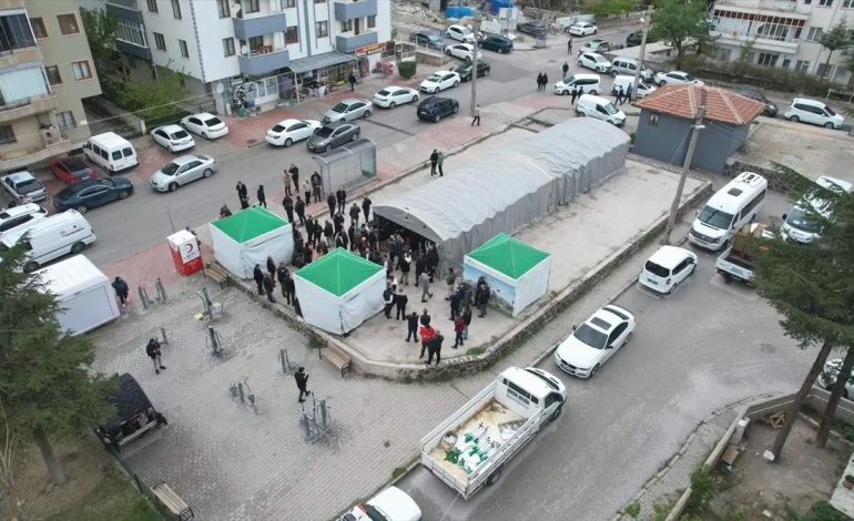 Özdemir, Vatandaşlarla Buluştu