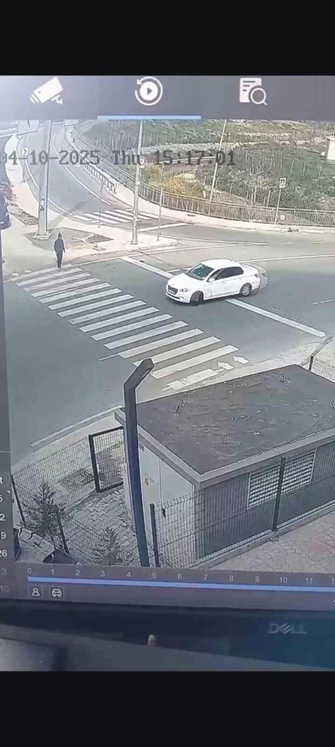 Pendik’te Yaya İle Otomobil Arasında Kaza Tehlikesi
