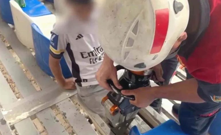Şanlıurfa’da Çocuk Demire Sıkıştı