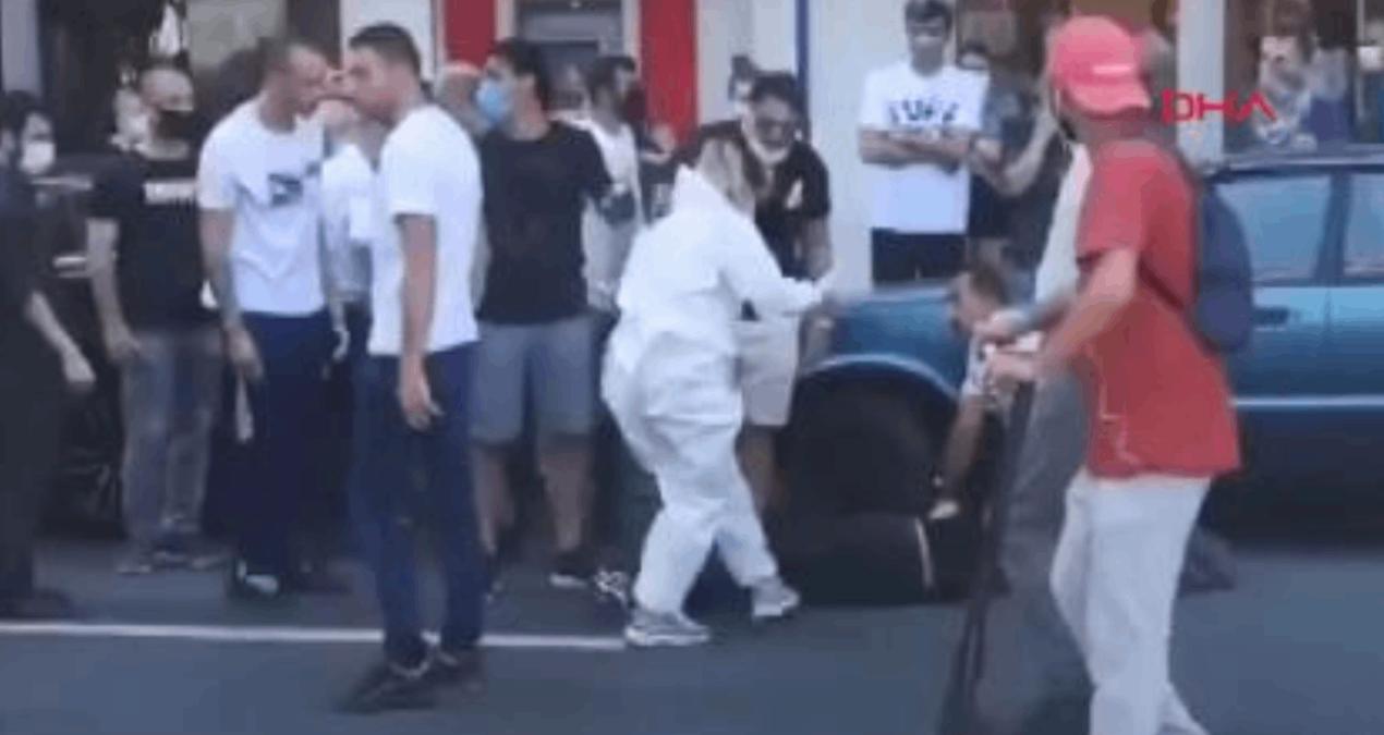 Şişli’de felaket: Yolda yürürken başına cam düşerek öldü