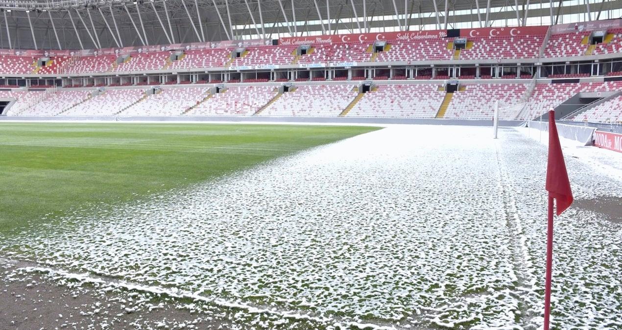 Sivasspor-Fenerbahçe maçı öncesi zeminde son durum!