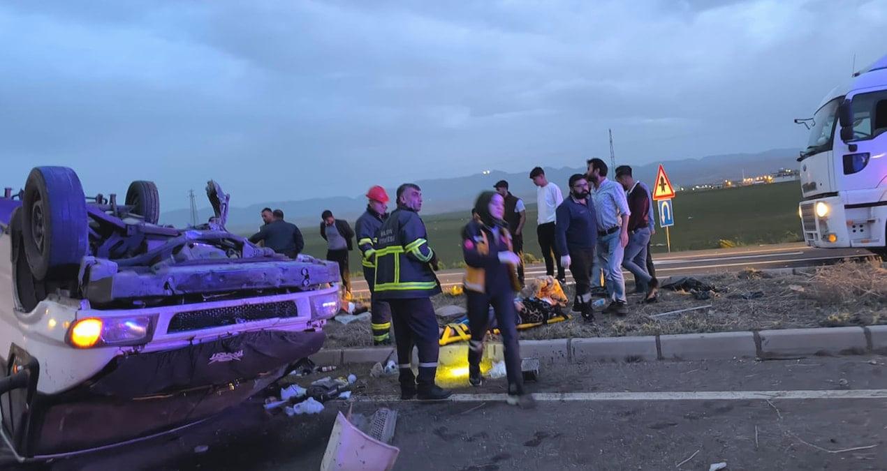 Tanker ile kamyonet çarpıştı: 1 çocuk öldü, anne ve baba yaralandı