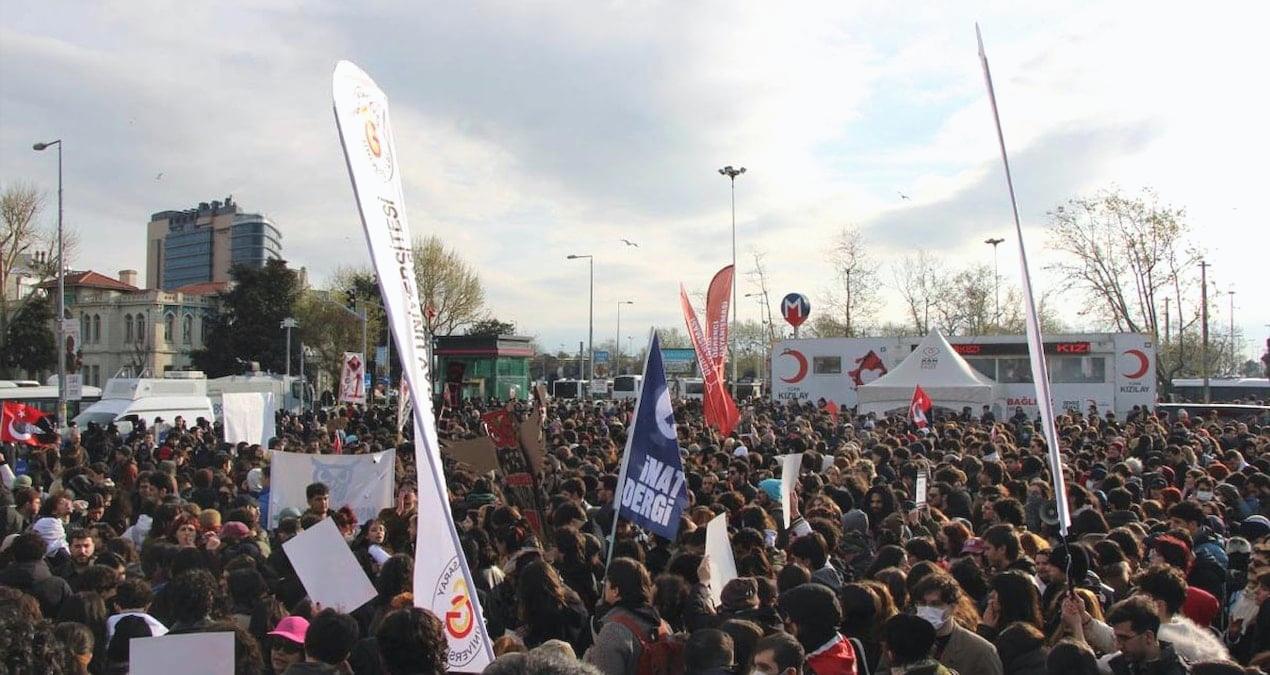 Üniversiteliler tutuklu gençler için Kadıköy’de buluştu