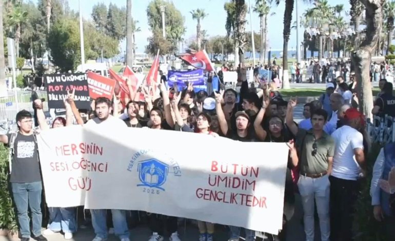 1 Mayıs kutlamasında ‘bozkurt işareti’ kavgası