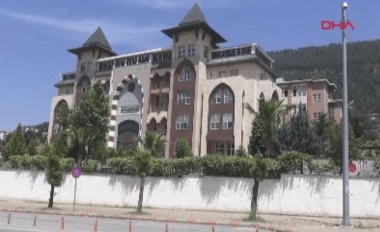 130 kişinin öldüğü Çuhadar Sitesi davasında 1 hapis, 1 beraat