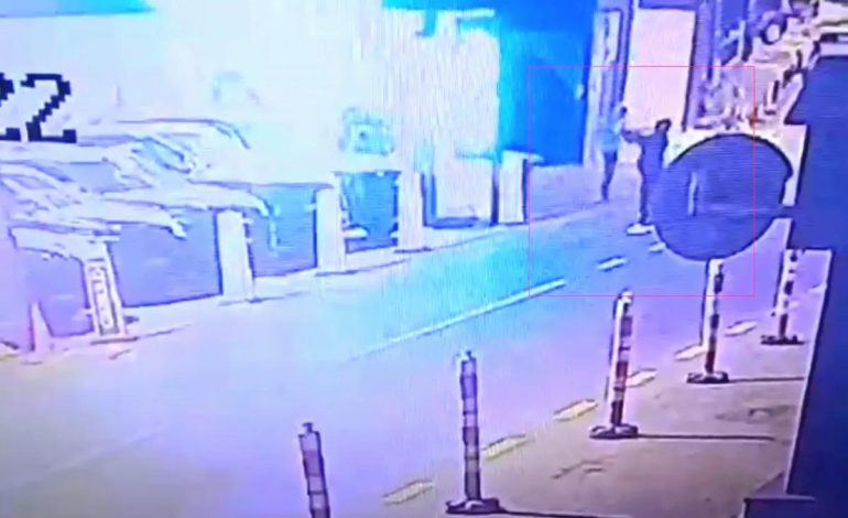 15 Yaşındaki Çocuk Oto Galeriyi Kurşunladı