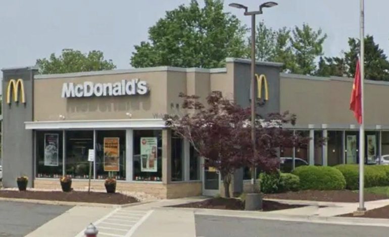 21 yaşından küçükler McDonald’s şubesine giremeyecek