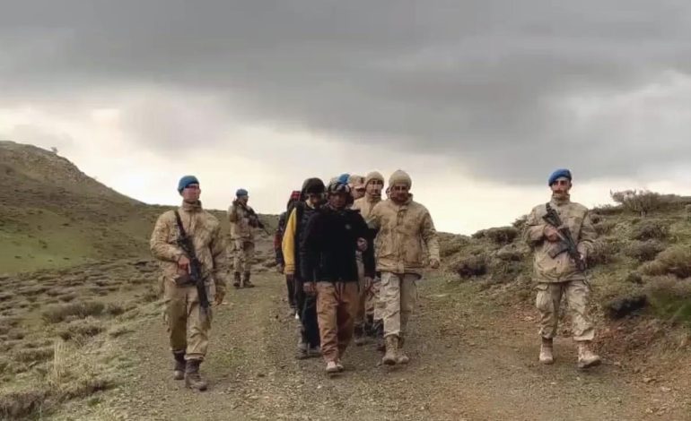 62 Düzensiz Göçmen Erzurum’da Yakalandı