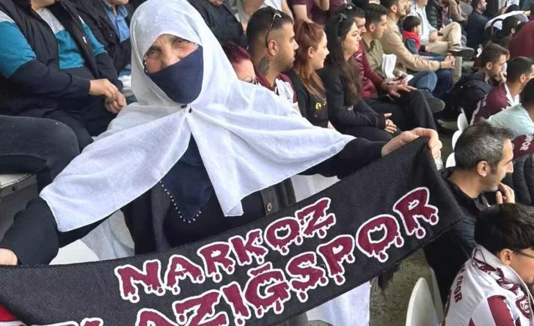 76 Yaşındaki Muhsine Nine Elazığspor’u Destekledi