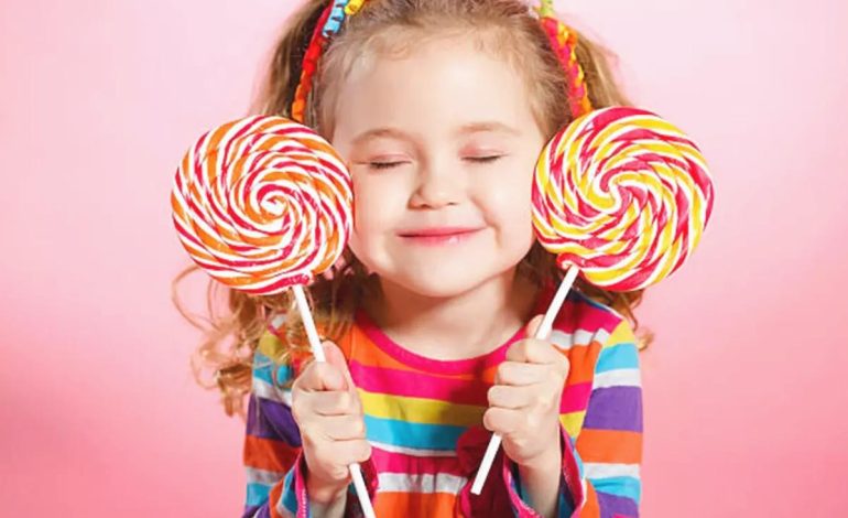 8 yaşındaki çocuk annesinin telefonundan 4 bin dolara 70 bin lolipop aldı