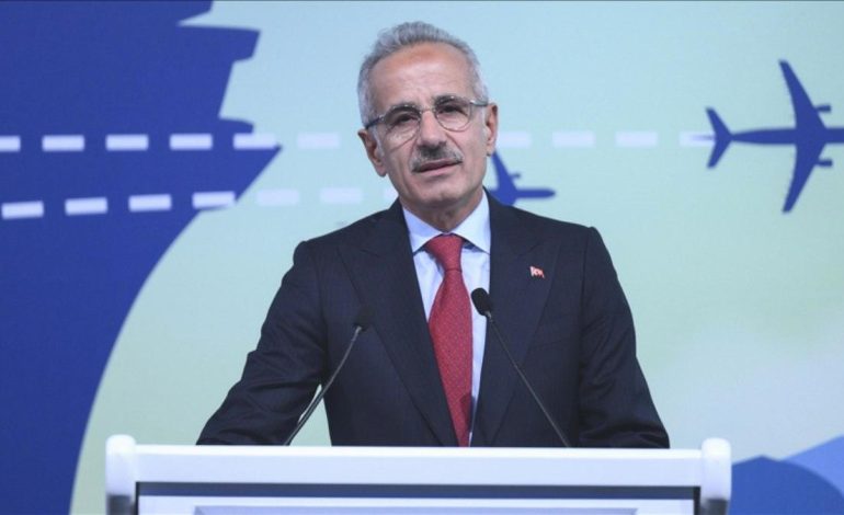 Abdulkadir Uraloğlu: Tüm zamanların en yüksek transit uçuş sayısına ulaştık