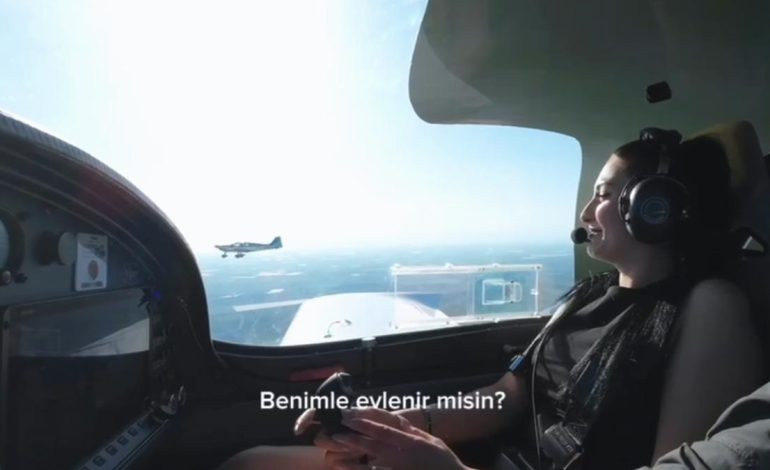 Adana’da bir pilottan diğerine gökyüzünde evlilik teklifi
