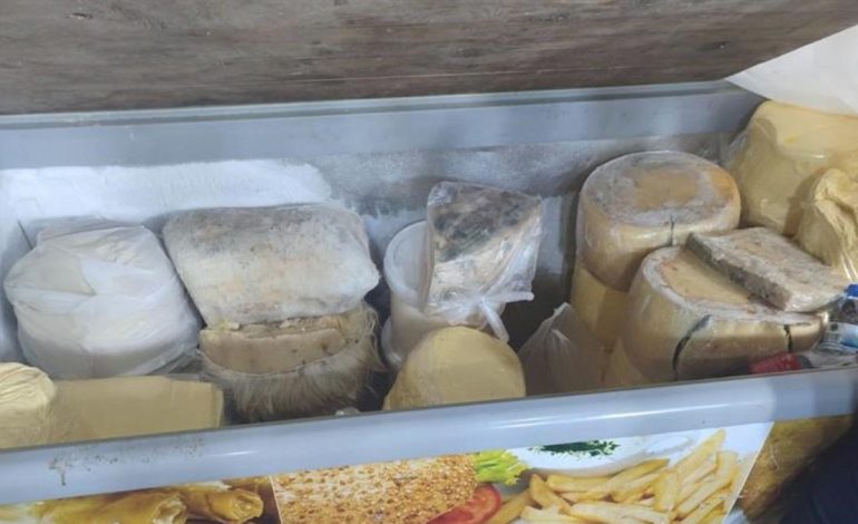 Adana’da fuarda satılan 240 kilo bozuk gıda imha edildi