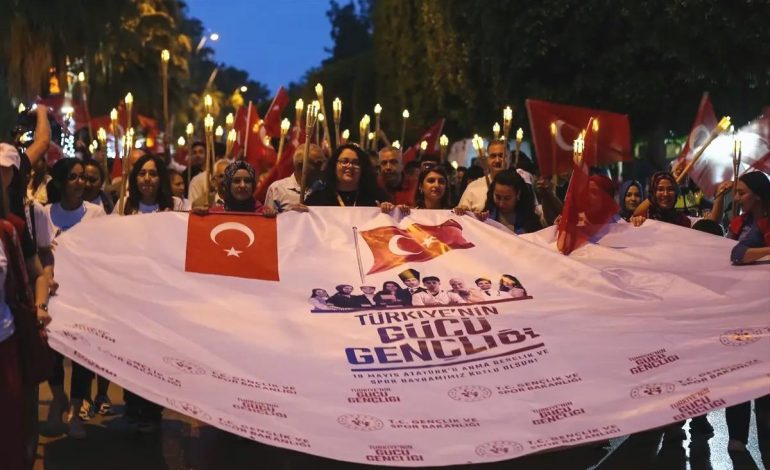 Adana’da Gençlik Haftası Fener Alayı