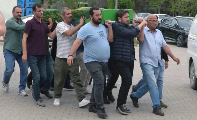 Adana’da Kadın Cinayeti: Cenaze Töreninde Oğul Serbest