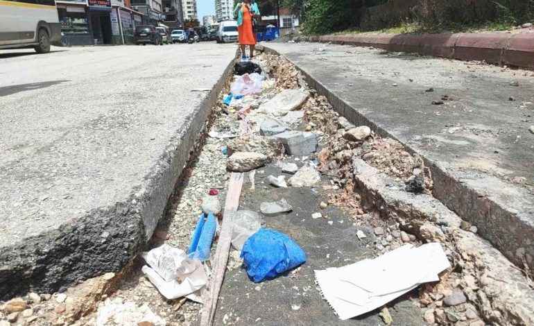 Adana’da Muhtarla Vatandaş Arasında Belediye Tartışması