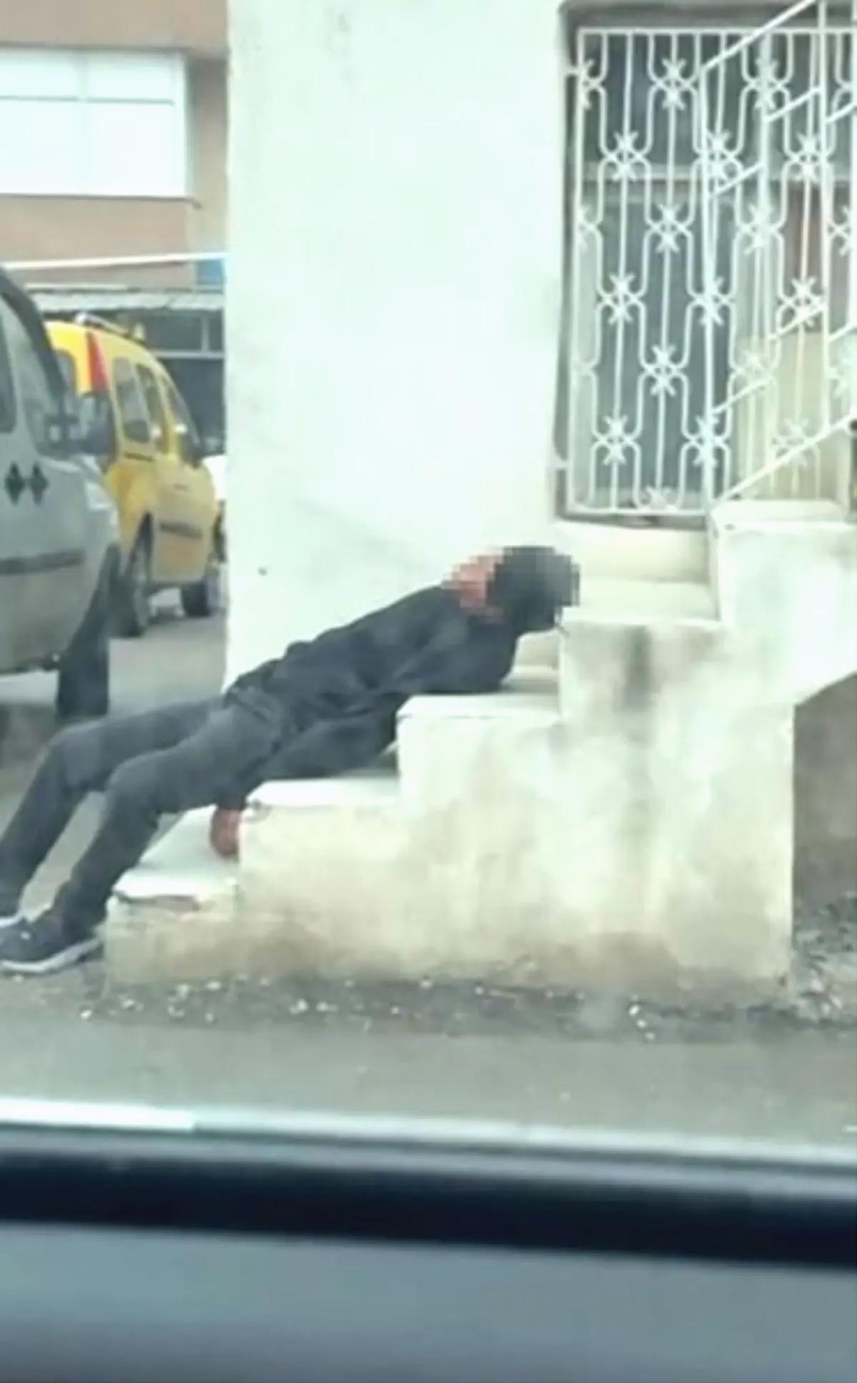 Adana’da Uyuşturucu Krizi: Şahıs Merdivenlerde Sızdı