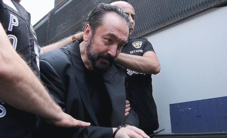 Adnan Oktar beraat etti, savunması dikkat çekti! ‘Dekolte giyen insanların da Müslüman olabileceğini gösterdim’