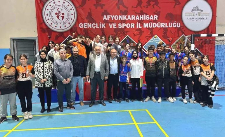 Afyonkarahisar’da Eğlenceli Floor Curling Turnuvası