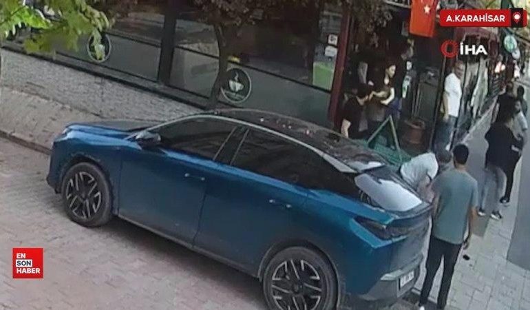 Afyonkarahisar’da kendisini uyaran çalışanlara tekme ve yumruklarla saldırdı